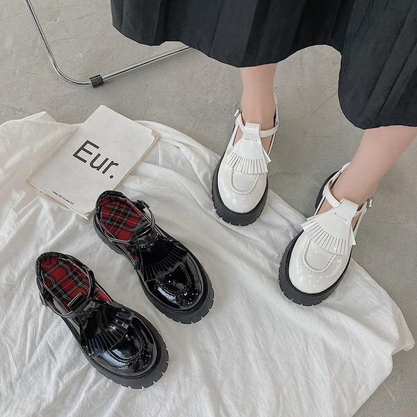 Novi model ženskih lakiranih cipela