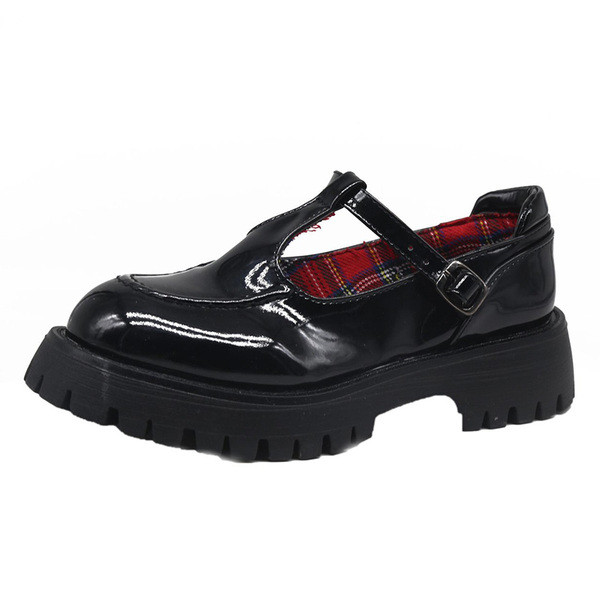 Moodsad naiste lakknahast kingad