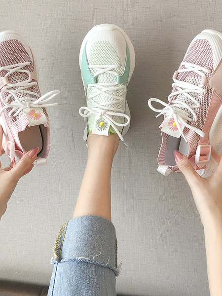 Textilből készült, fűzős női sportcipő