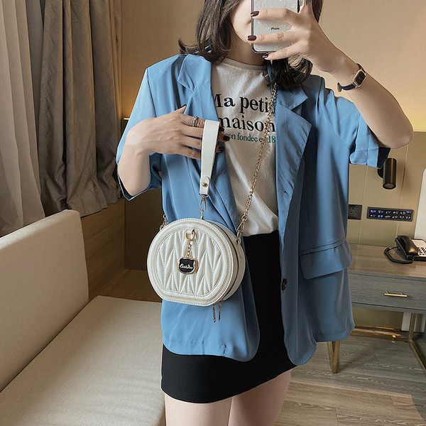 Kerek női táska hosszú füllel