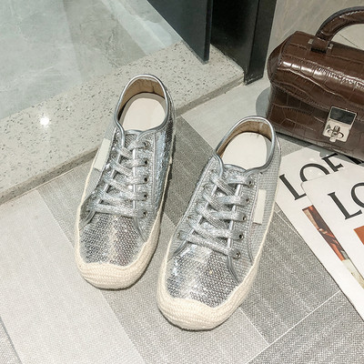 Modern női tornacipő lapos talppal és flitterekkel