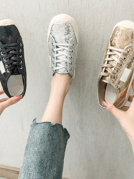 Modern női tornacipő lapos talppal és flitterekkel