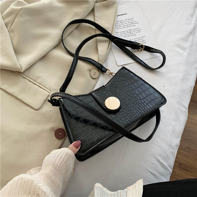 Retro stílusú női bőrtáska hosszú fogantyúval