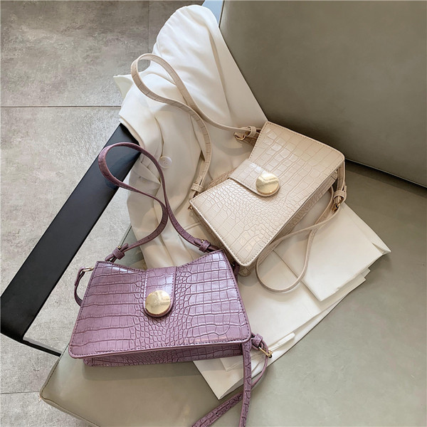 Retro stílusú női bőrtáska hosszú fogantyúval