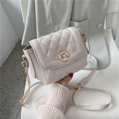 Női kis táska csattal és hosszú füllel