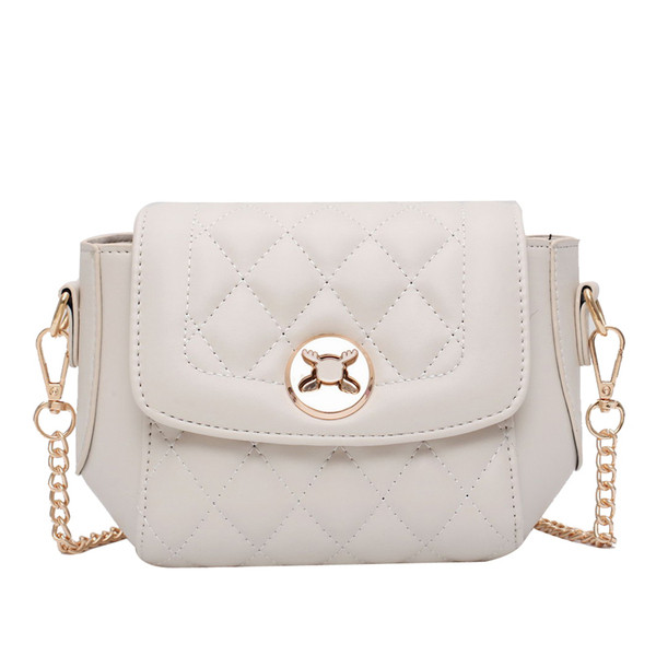 Női kis táska csattal és hosszú füllel