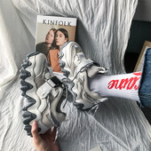 Légáteresztő sportcipő durva talppal