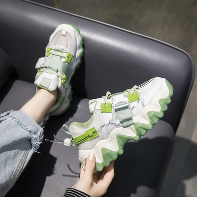 Légáteresztő sportcipő durva talppal