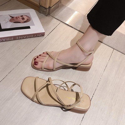 Ženske ležerne sandale s ravnim potplatom i križnim remenčićima