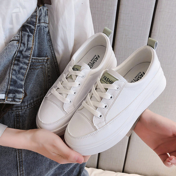 Női fehér bőr tornacipő lapos talppal