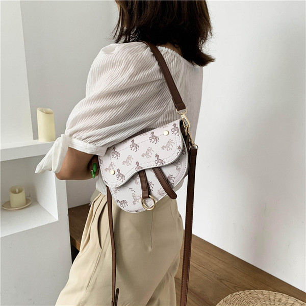 Retro stílusú női táska rövid és hosszú füllel