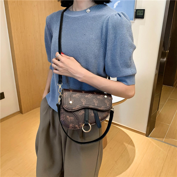 Retro stílusú női táska rövid és hosszú füllel