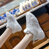 Aktuális női tornacipő öko bőrből, durva talppal