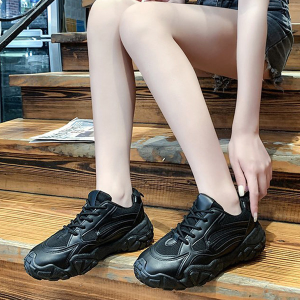 Aktuális női tornacipő öko bőrből, durva talppal