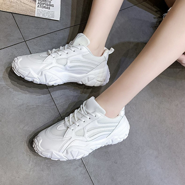 Aktuális női tornacipő öko bőrből, durva talppal