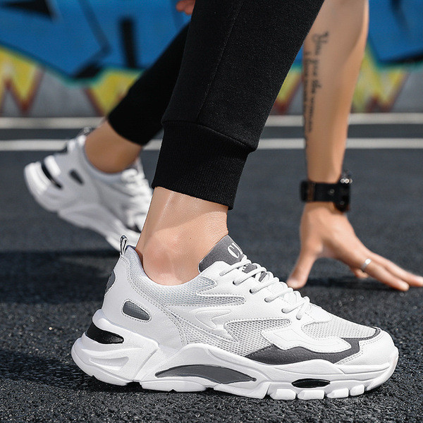 Modern férfi tornacipő durva talppal