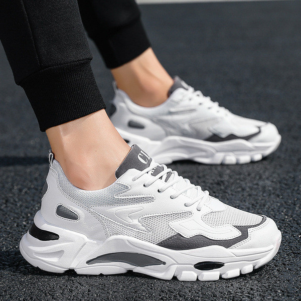 Modern férfi tornacipő durva talppal