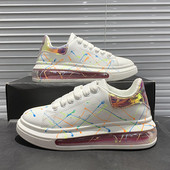 Fényvisszaverő női tornacipő új modellje légkamrával