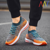 Sokitüüpi tekstiilist tossud paelte ja lameda tallaga