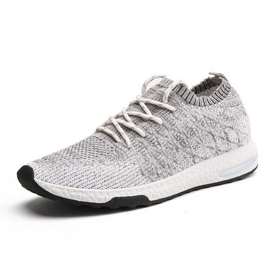 Sokitüüpi tekstiilist tossud paelte ja lameda tallaga