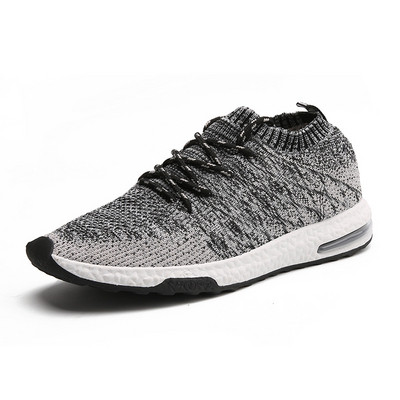 Sokitüüpi tekstiilist tossud paelte ja lameda tallaga