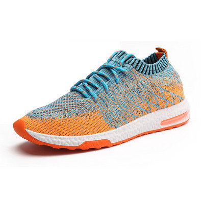 Sokitüüpi tekstiilist tossud paelte ja lameda tallaga