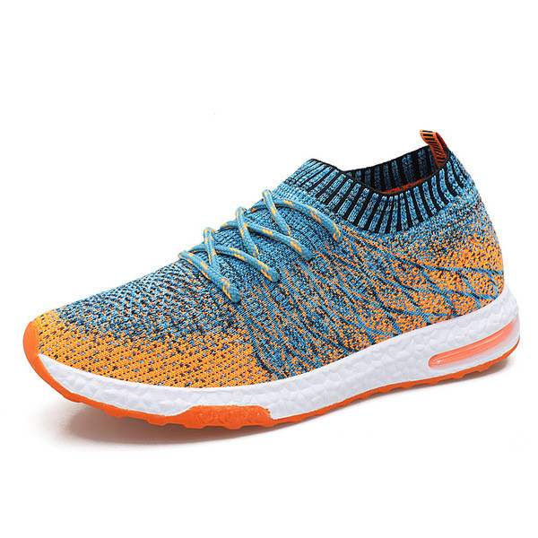 Sokitüüpi tekstiilist tossud paelte ja lameda tallaga