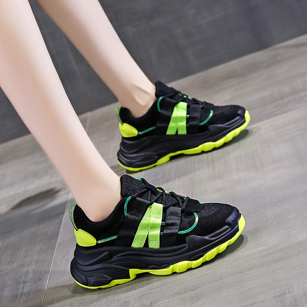 Öko velúrból készült, durva talpú női alkalmi tornacipő