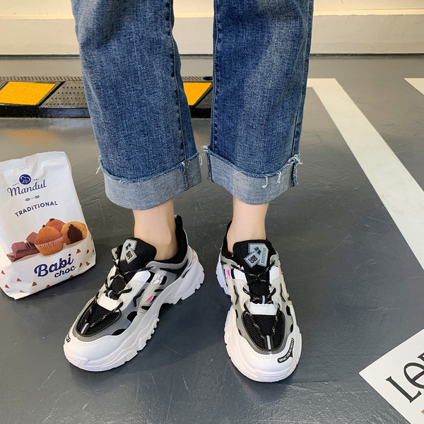 Feliratos, durva talpú női sportcipő