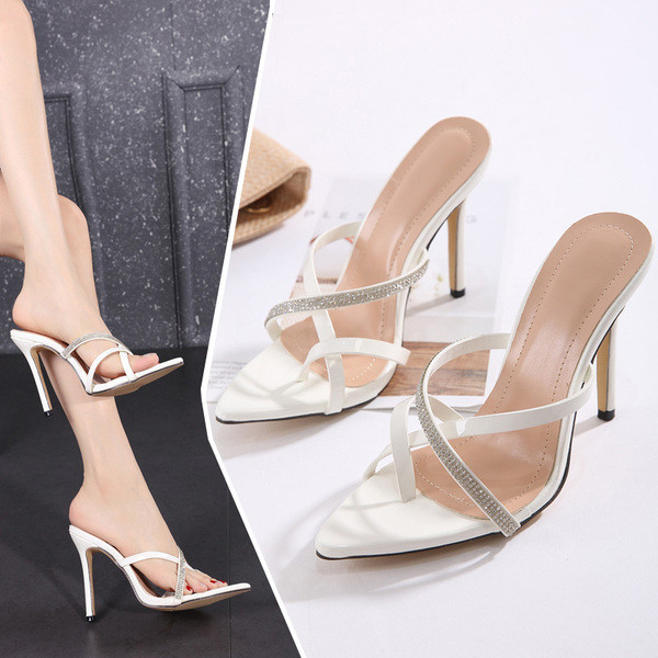 Elegantne papuče špicastog uzorka s kamenčićima