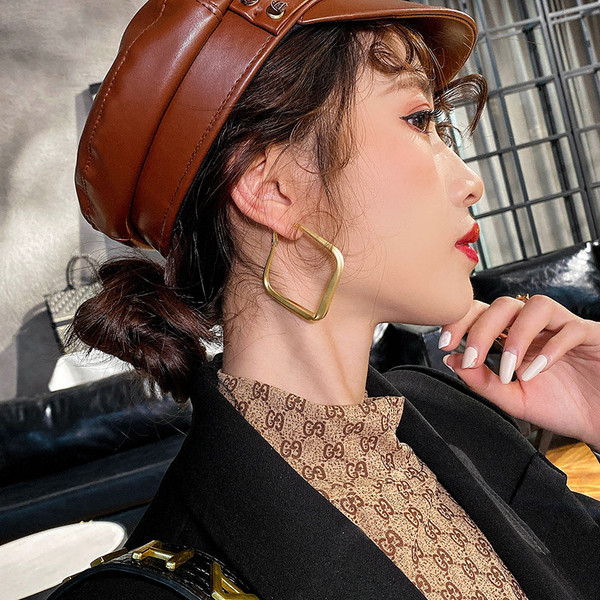 Aktuális női arany fülbevaló négyzet alakú