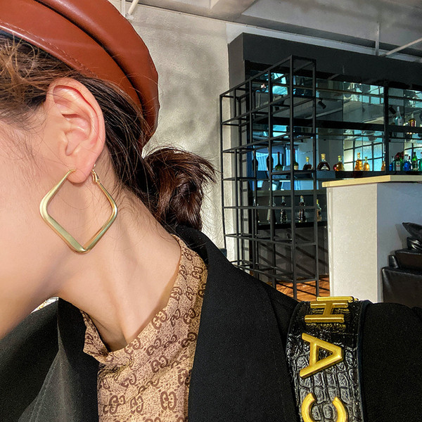 Aktuális női arany fülbevaló négyzet alakú