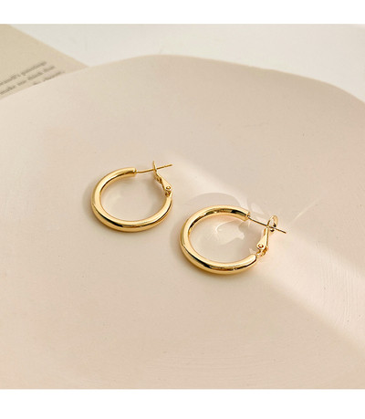 Klasične ženske naušnice tipa prstenje