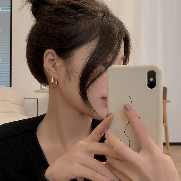 Klasične ženske naušnice tipa prstenje