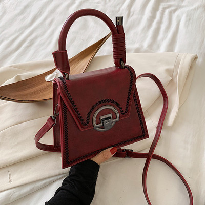 Стилна дамска чанта с катарама от еко кожа