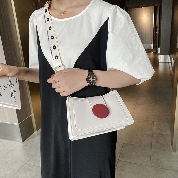 Eko bőrből készült alkalmi női táska hosszú füllel