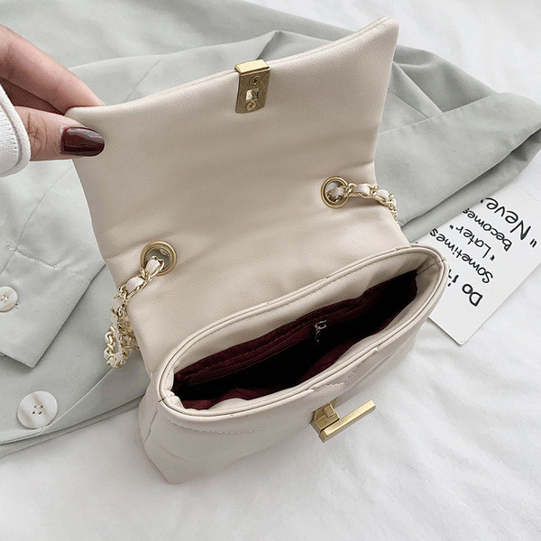 Стилна дамска чанта от еко кожа с метална дръжка 