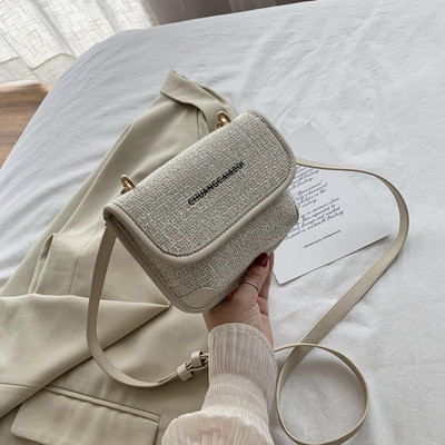 Napi női válltáska felirattal