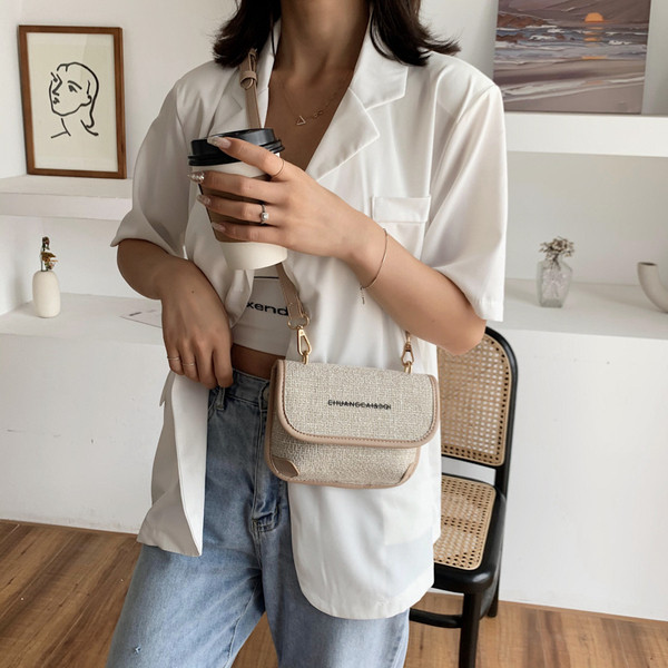 Napi női válltáska felirattal