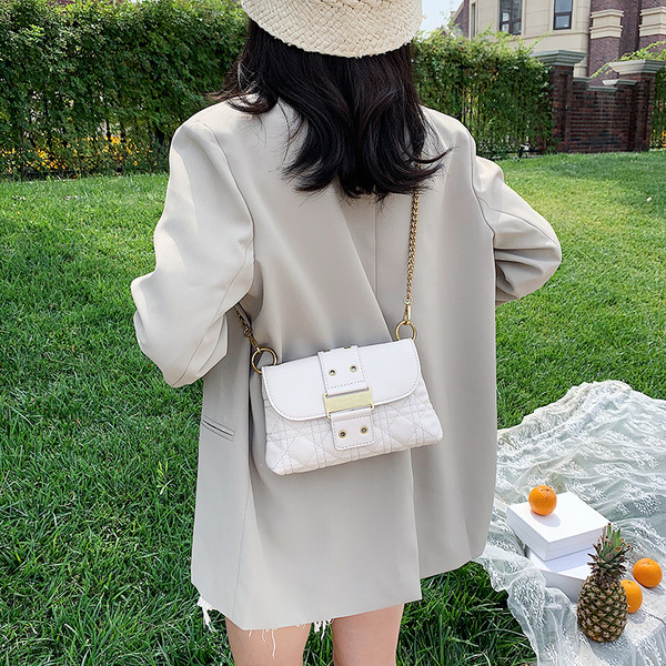 Naiste igapäevane metallist elementidega kott