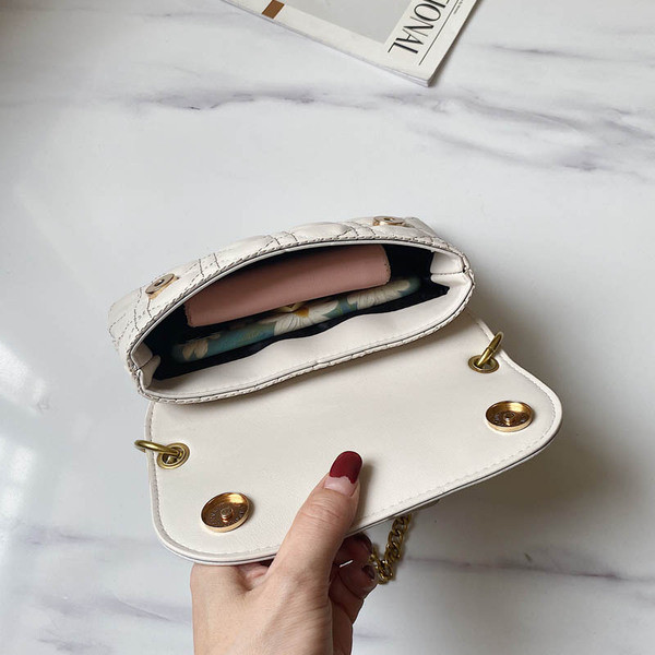 Naiste igapäevane metallist elementidega kott