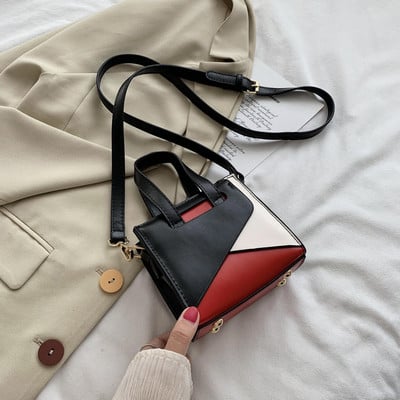 Стилна дамска чанта в квадратна форма с дълга дръжка