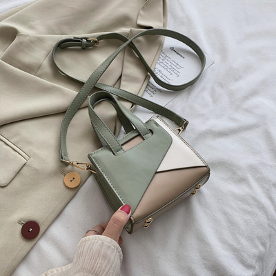 Стилна дамска чанта в квадратна форма с дълга дръжка