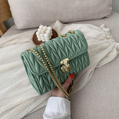 Дамска модерна чанта изчистен модел от еко кожа