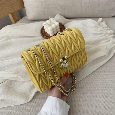 Дамска модерна чанта изчистен модел от еко кожа