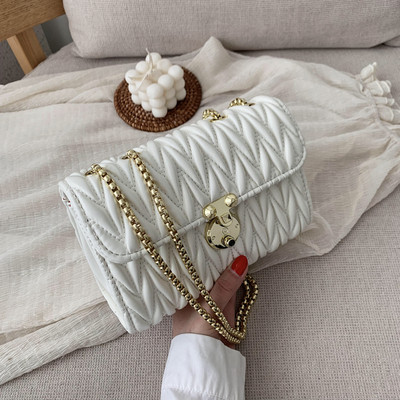 Дамска модерна чанта изчистен модел от еко кожа