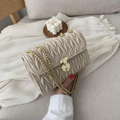 Дамска модерна чанта изчистен модел от еко кожа