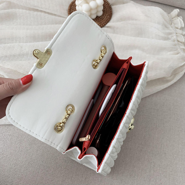 Дамска модерна чанта изчистен модел от еко кожа