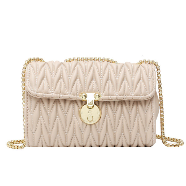 Дамска модерна чанта изчистен модел от еко кожа