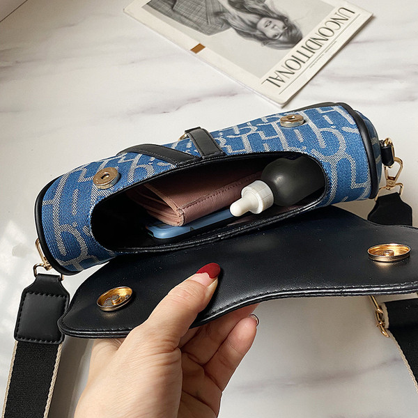 Korszerű női válltáska